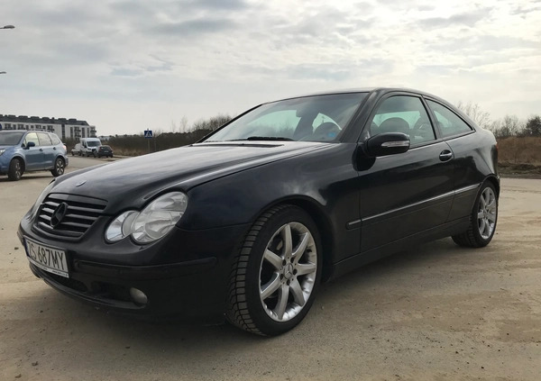 Mercedes-Benz Klasa C cena 13900 przebieg: 218134, rok produkcji 2005 z Szczecin małe 232